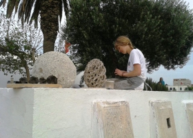 Cikls MĀKSLINIEKS RUNĀ. ELĪNA TITĀNE