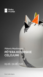 Izstādē “Pētera kosmiskie ceļojumi” eksponēti Pētera Martinsona porcelāna darbi no Rīgas Porcelāna muzeja krājuma.